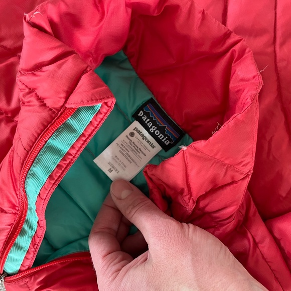 Patagonia women’s down sweater - size M - Picture 4 of 4